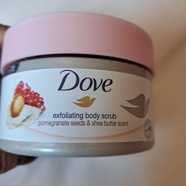 Dove Exfoliating Body Scrub Pomegranate & Shea Butter, 225ml